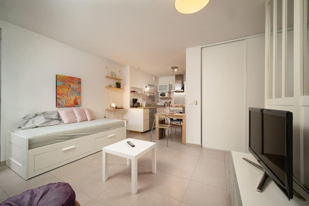 Fully Equipped Apartment With Terrace Sleeps 4 Marseille Exterior photo